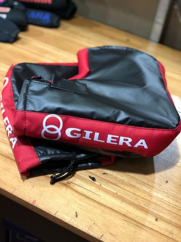 Producto - Cubre Mangas con Corderito Logo Gilera Rojo