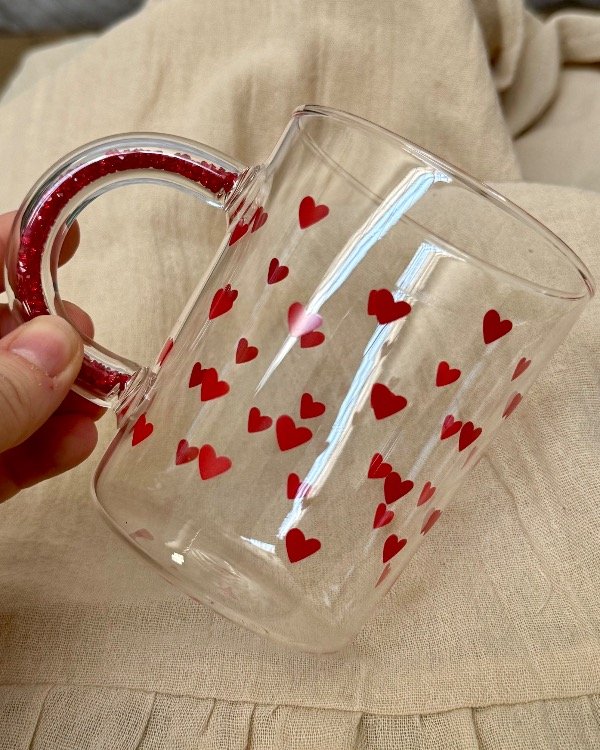 Producto - TAZA CORAZONES CON ASA CON BRILLO
