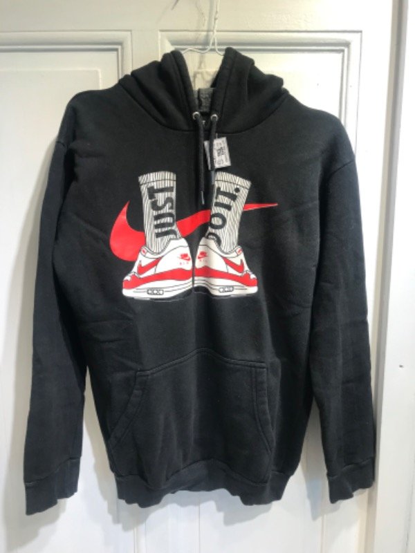 Producto - Buzo NIKE negro logo just do it zapatillas- Talle S- PRECIO: 32x