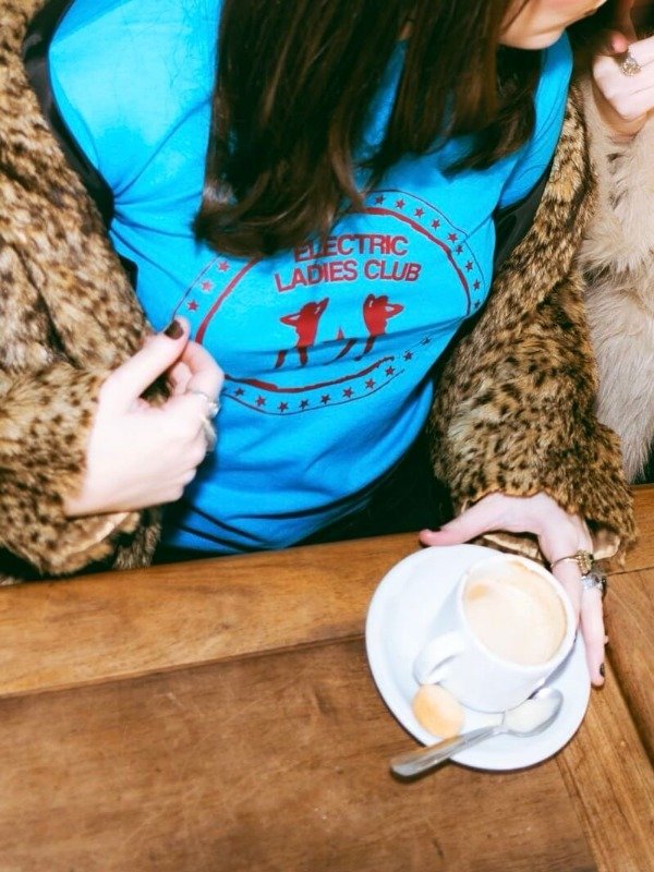 Producto - Remera Electric Lady x Calmatica