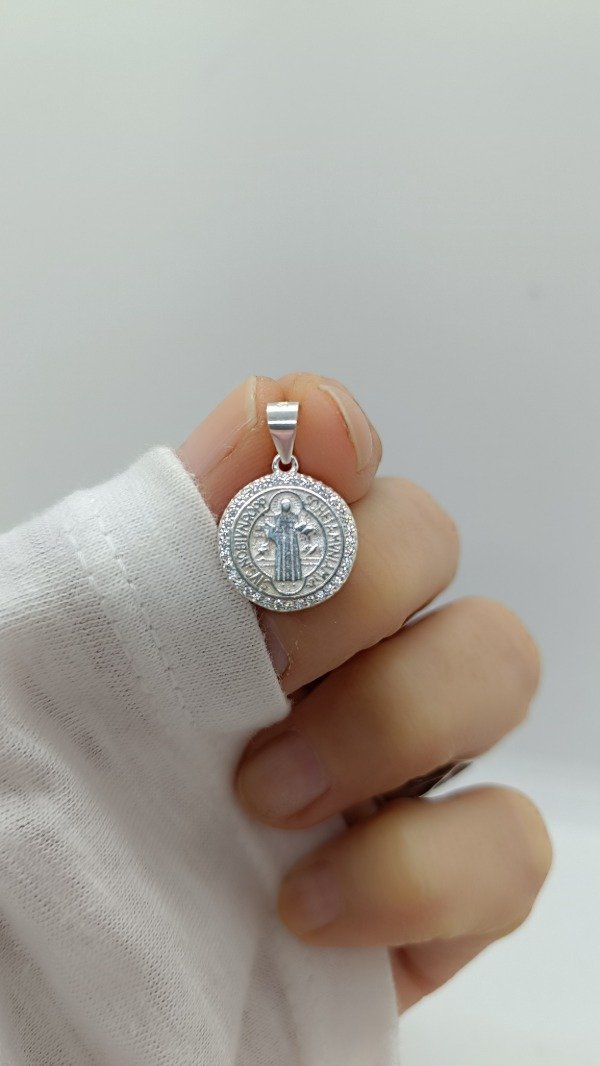 Producto - Medalla de San Benito (con microcubics)