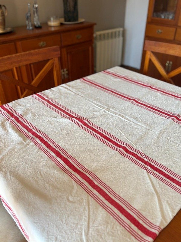 Producto - Mantel Rayas Rojas