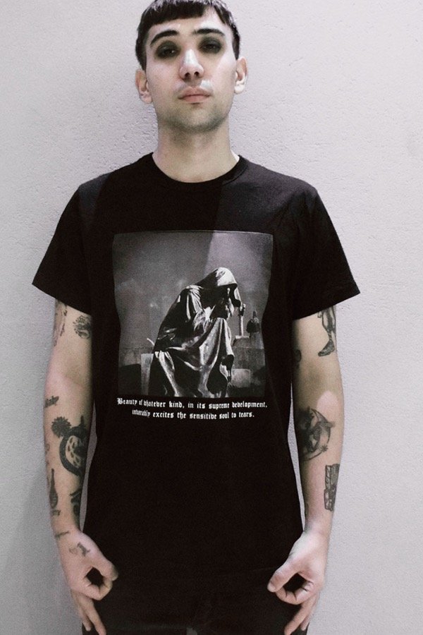 Producto - Remera Graveyard