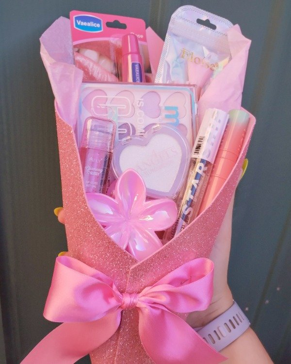 Producto - Ramo de maquillaje rosa