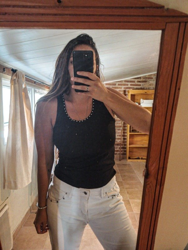 Producto - MUSCULOSA BLACK BORDADA