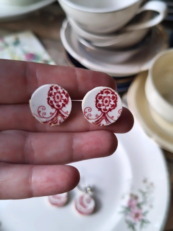 Producto - Aros botón rojo inglés