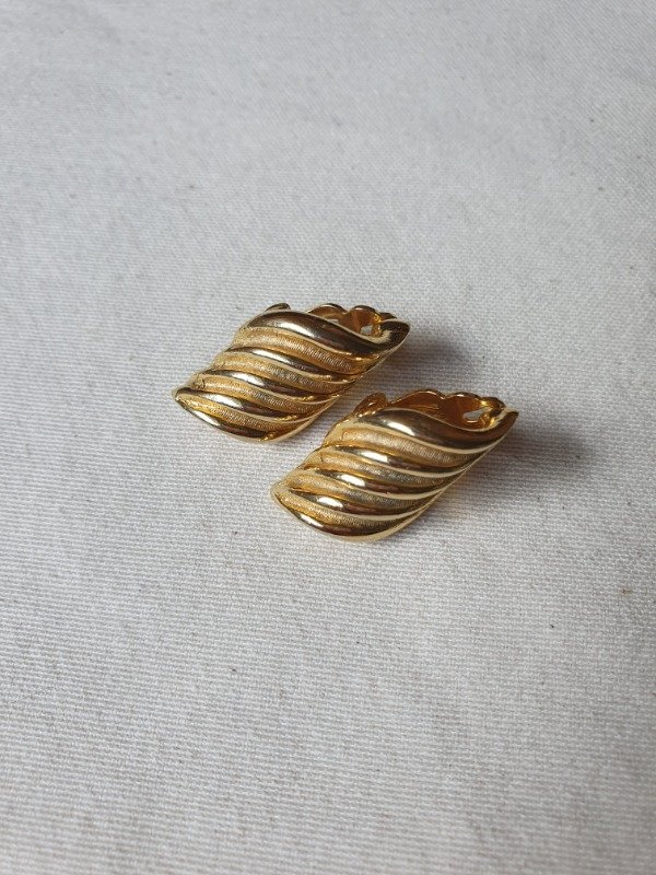 Producto - Clips Torzadas Doradas