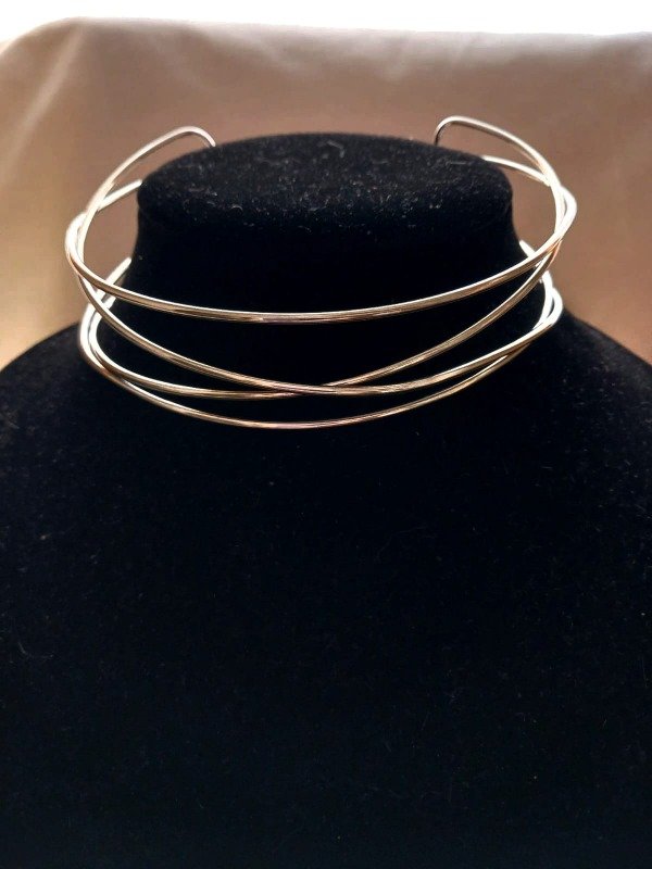 Producto - Choker rigido plateado