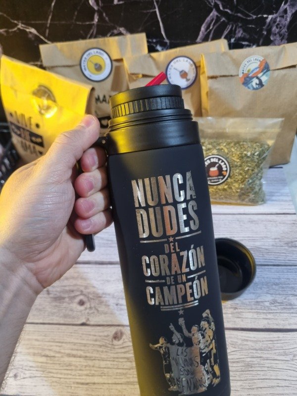 Producto - Termo media manija color negro Negro. Nunca Dudes del Corazón de un Campeón. - 1