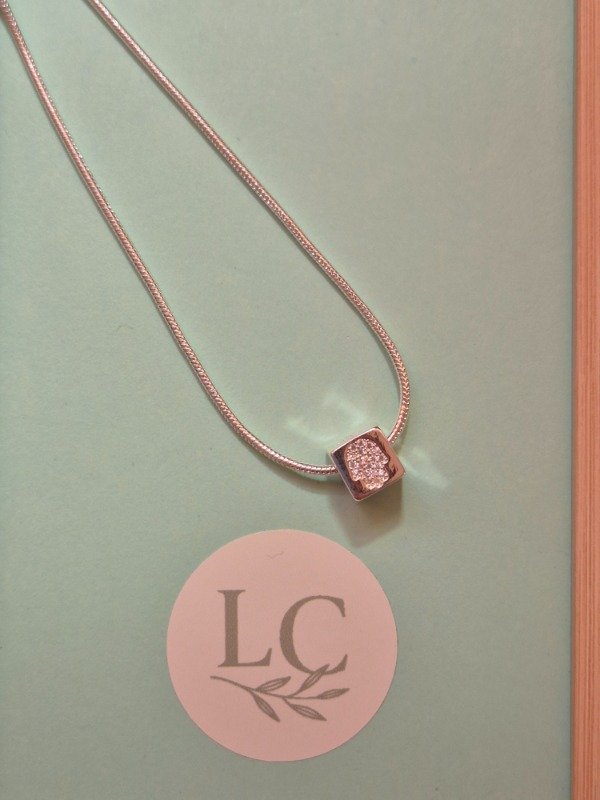 Producto - Collar dije cuadrado manito 35cm