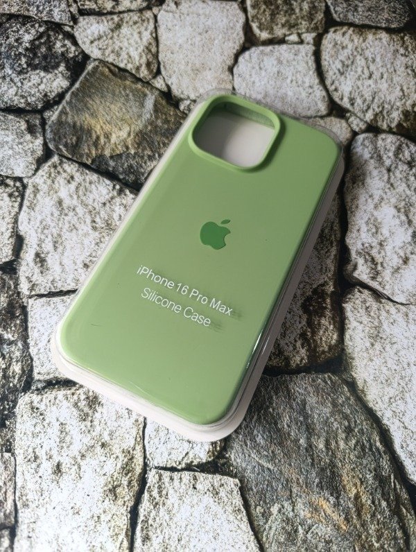 Producto - Funda silicone case logo Iphone 16 Pro Max verde manzana