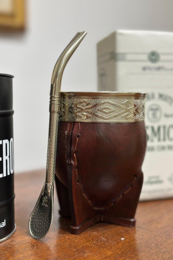 Producto - BOMBILLA PICO DE LORO CINCELADA DE ALPACA