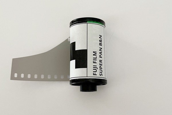 Producto - Fuji Film Superpan 80 - Película blanco y negro de 36 exposiciones