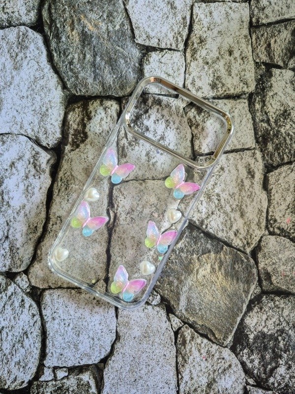Producto - Funda charms mariposa Iphone 17 Pro Max