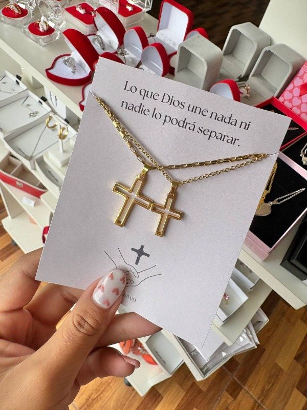 Producto - Cadenas cruz contorno doradas