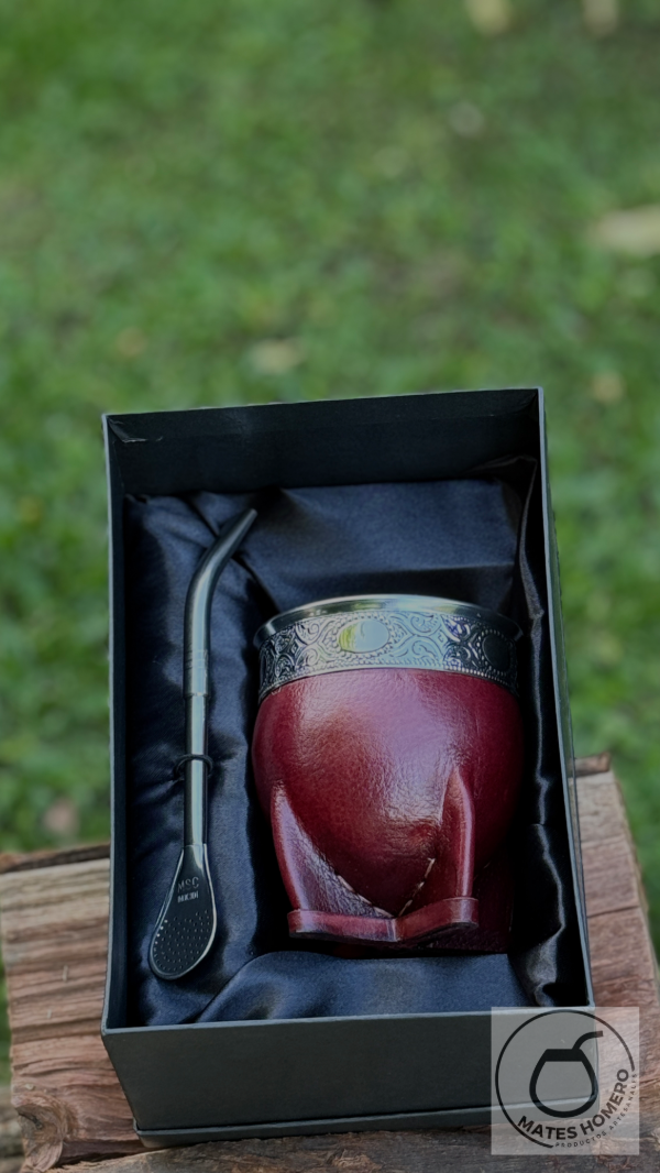 Producto - COMBO MATE DELUXE BORDO + BOMBILLA PICO DE LORO
