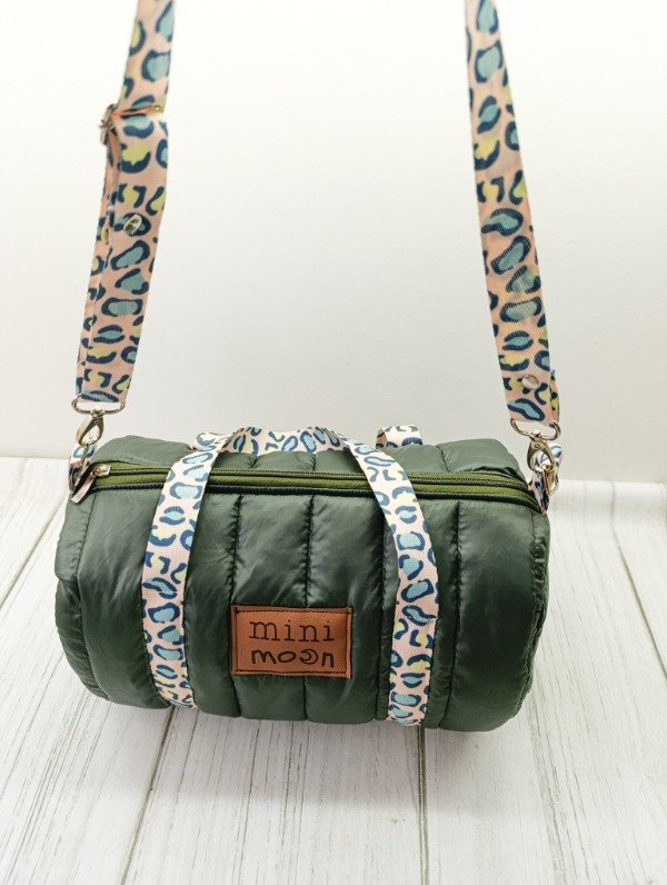 Producto - BOLSO DEPORTIVO PUFFER MILITAR CORREA PRINT