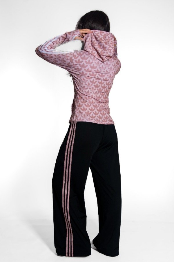 Producto - conjunto Monograma rosa palazzo y campera