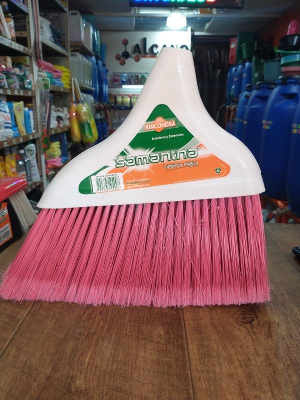 Producto - Escoba Samantha "rinconera"
