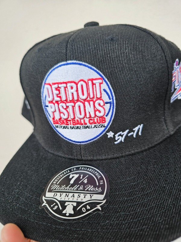 Detroit pistons logo history nba mitchell and ness 7 1/4 — imagen 2