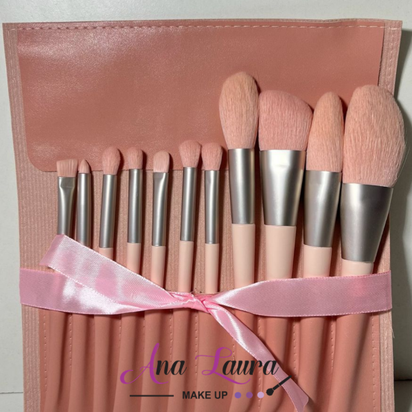Producto - Set de brochas con estuche rosita