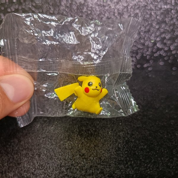 Producto - Pikachu T-ARTS CHUPA SURPRISE (Nuevo)