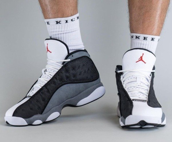 Producto - JORDAN 13 NEGRO Y BLANCO