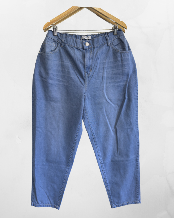 Producto - JEAN CURVY MOM CON ELÁSTICO EN CINTURA