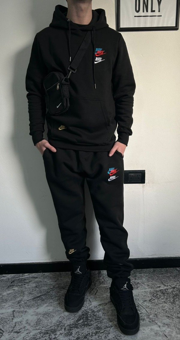 Producto - Conjunto NIKE ESSENTIAL Negro + MEDIAS DE REGALO