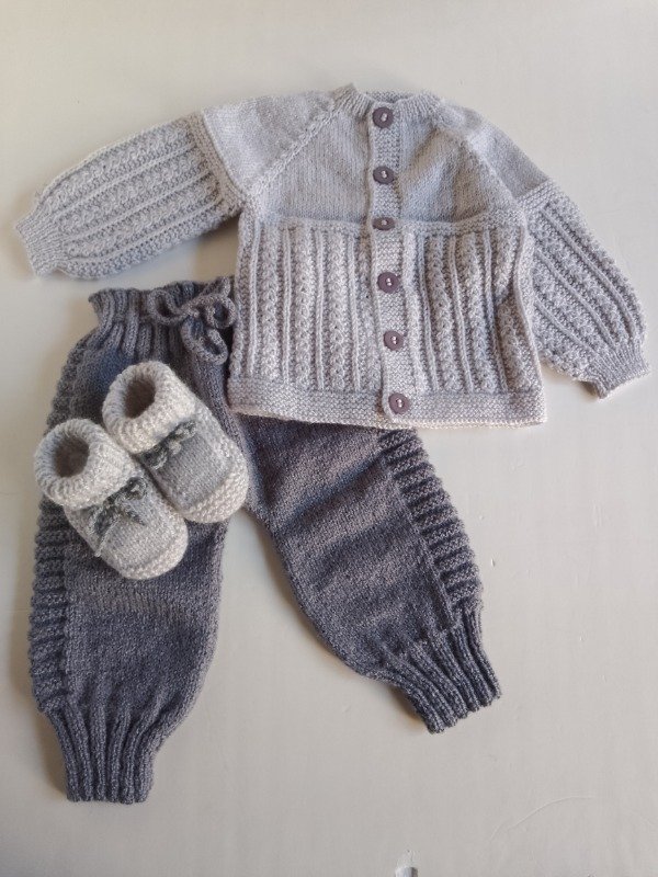 Producto - CONJUNTO GRIS CLARO Y OSCURO para bebé de (3a6 meses)