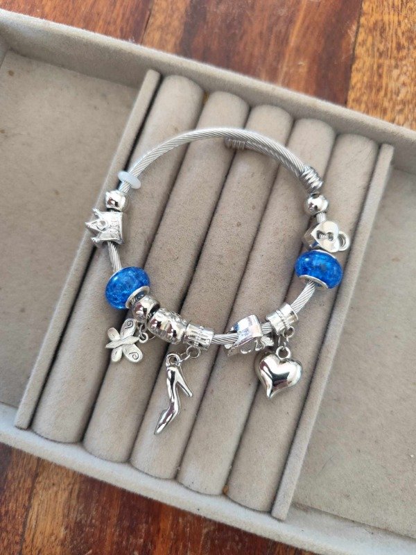 Producto - Pulsera pandora zapatito azul.