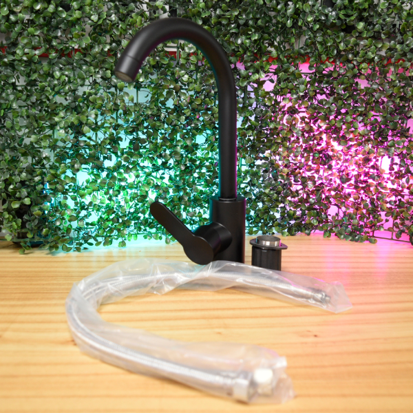 Producto - GRIFERIA DE COCINA MONOCOMANDO NEGRA AV2300