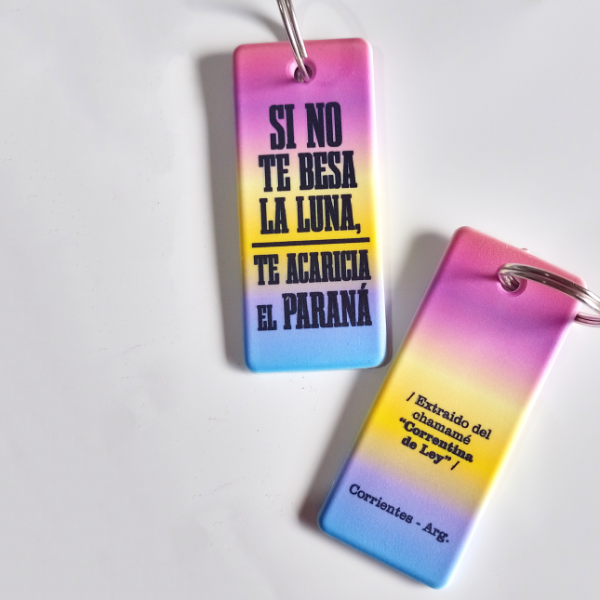 Producto - LLAVERO SI NO TE BESA LA LUNA