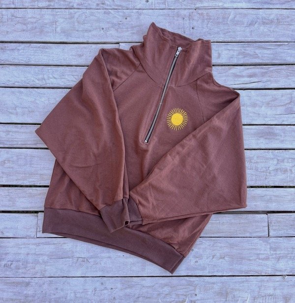 Producto - Buzo con sol bordado