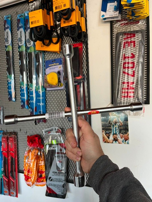 Producto - Llave de rueda reforzada
