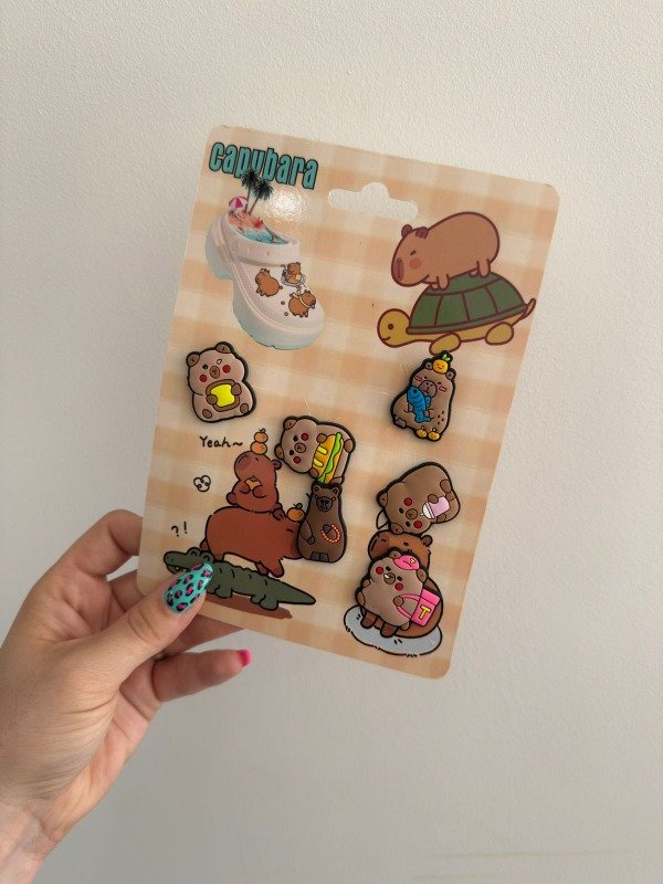 Producto - Pack de Pins para crocs Capibara modelo 2