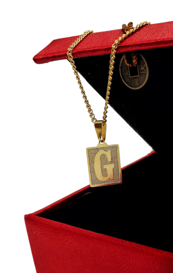 Producto - Inicial dorada G, con relieve