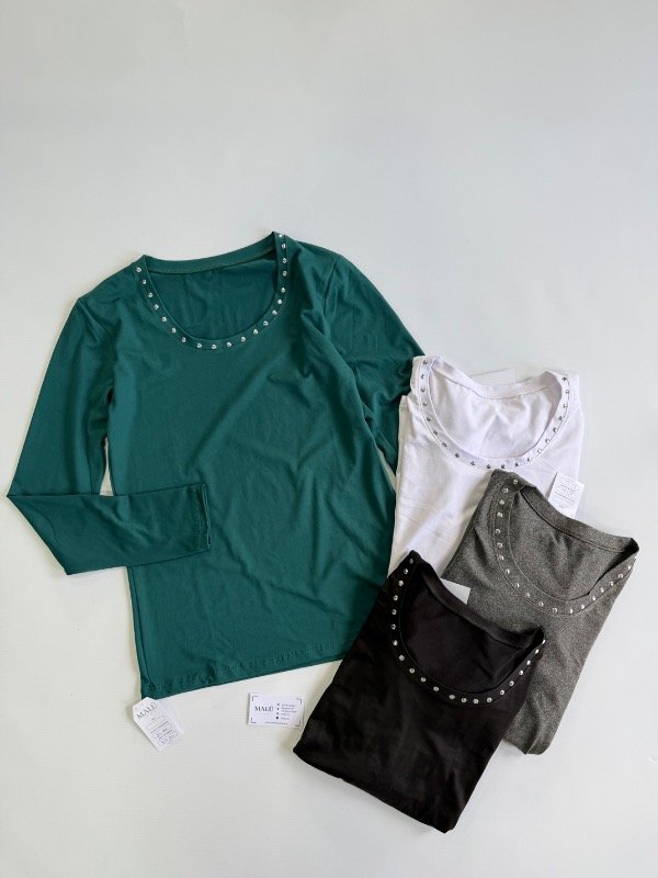 Producto - Camiseta básica con tachas - 1