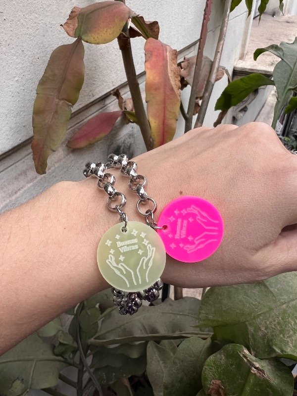 Producto - 2 pulseras rolo de acero buenas vibras