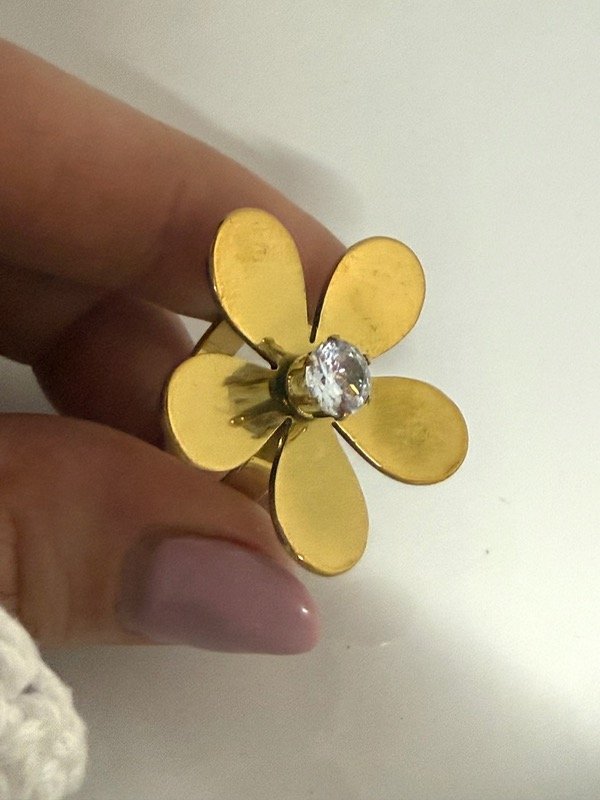 Producto - ND76 Anillo flor grande con piedra cubik cristal acero dorado