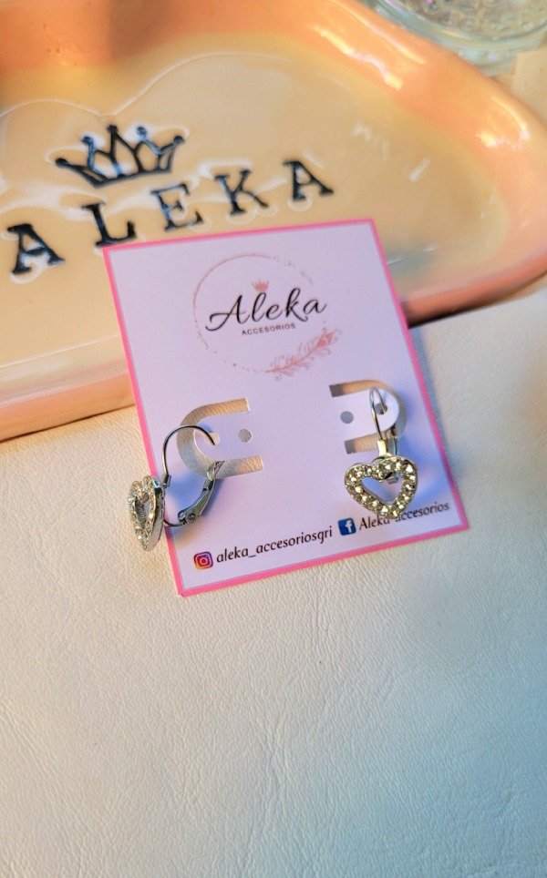 Producto - Aros cierre brisura corazón calado con strass de acero quirúrgico