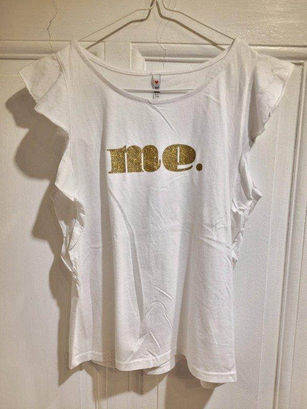 Producto - Musculosa LE UTTHE blanca con volados Talle 12/14 años - PRECIO: 6X