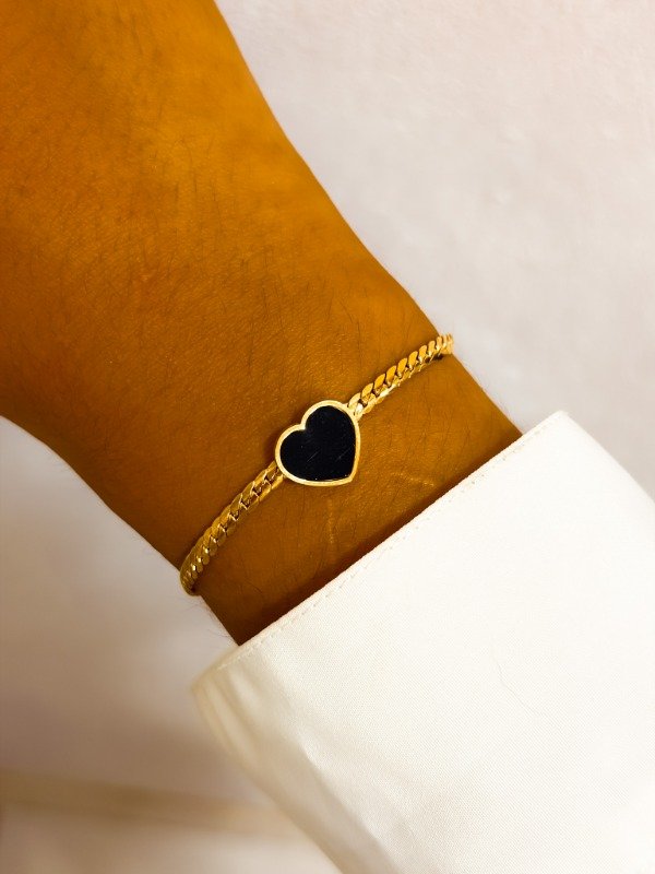 Producto - Pulsera dorada corazon negro
