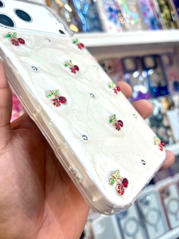 Producto - Funda Cherry Nacarada IPhone 16/pro/pro max/17/pro/pro max - 1