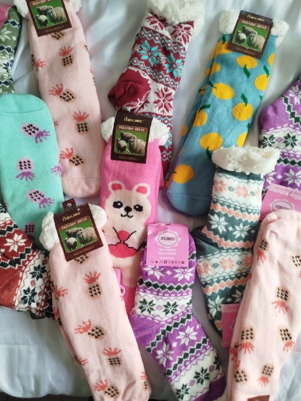 Producto - Pack x2 pares medias peluche con antideslizante new