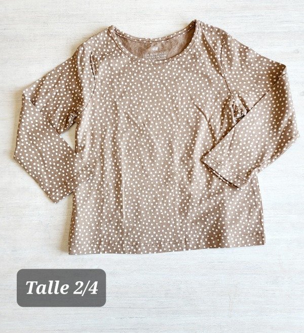 Remera manga larga HyM talle 2/4 lunares
