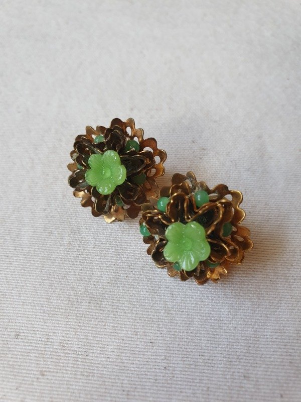 Producto - Aros Clips 40s Encaje de Metal Florcitas de Manzano