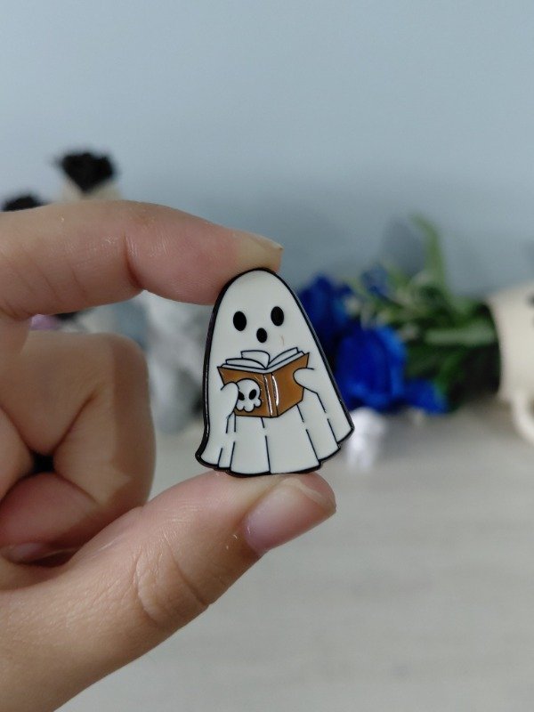 Producto - Pin metalizado - Fantasma lector #1533