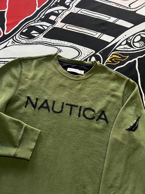 Producto - Buzo crewneck Nautica Spell out. Talle L