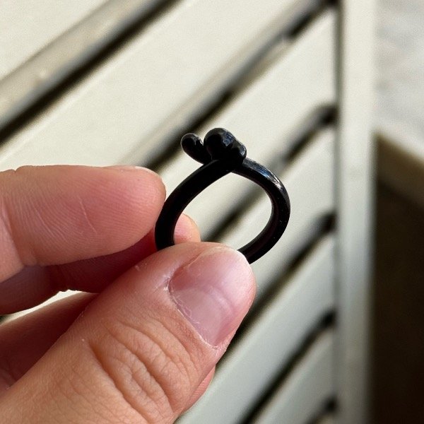 Producto - Anillo de vidrio negro
